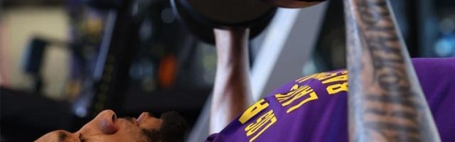 jiuyou-湖人迎利好！伍德苦练力量 重组双塔为浓眉减压？